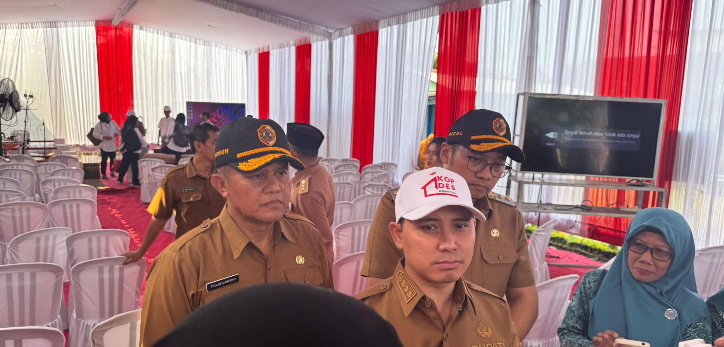 Bupati Mojokerto Muhammad Al Barra usai peluncuran KDMP di Gempolkrep.