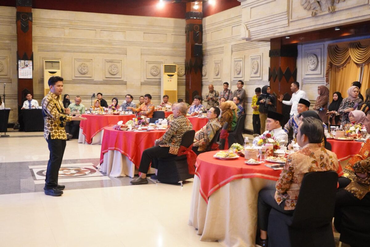 Bupati Mojokerto Muhammad Al Barra saat menghadiri Forum City Branding Jawa Timur