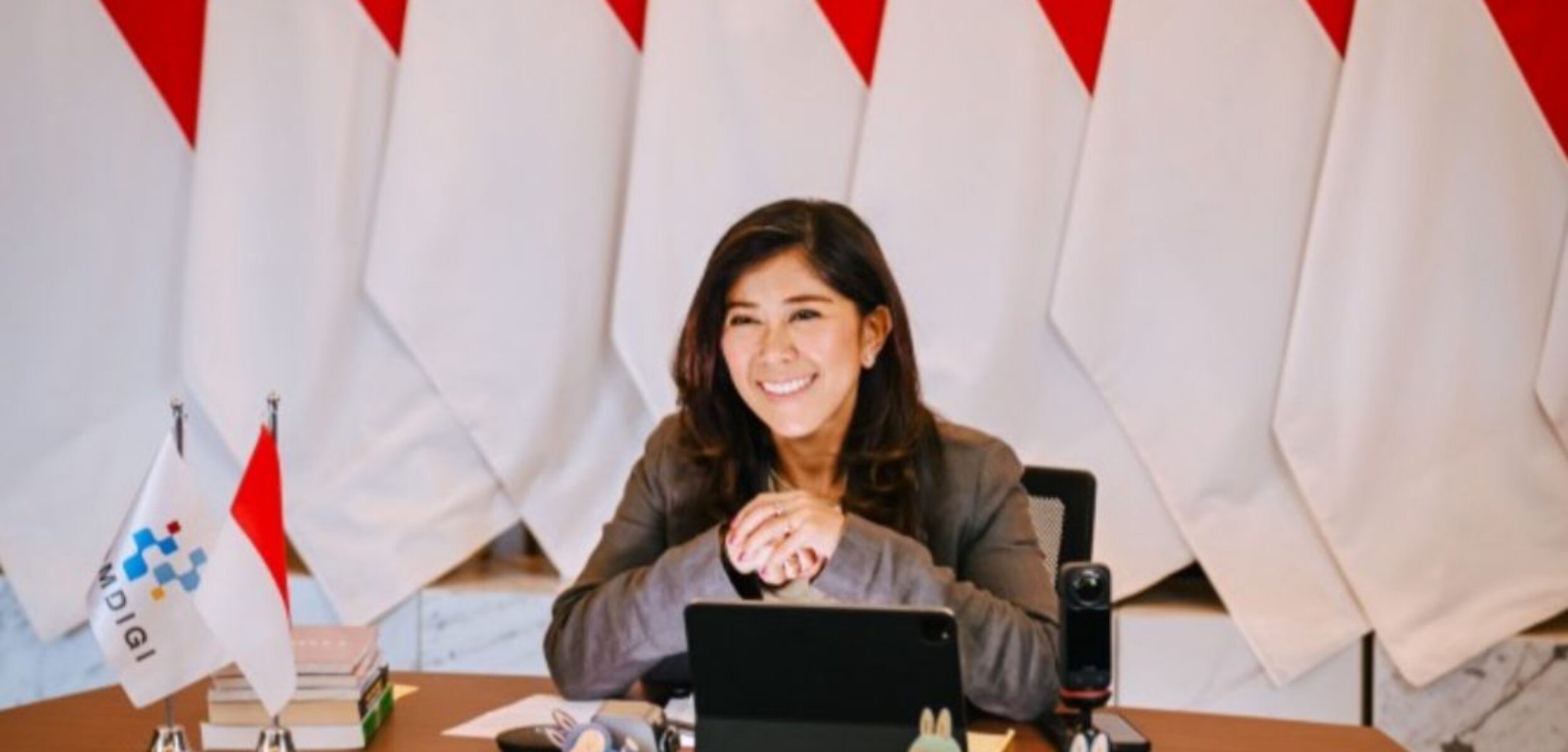 Menteri Komunikasi dan Digital (Menkomdigi) Meutya Hafid di Jakarta, Kamis (24/7/2025) menyatakan bahwa pemindahan data pribadi lintas negara diperbolehkan untuk kepentingan yang sah, terbatas, dan dapat dibenarkan secara hukum.