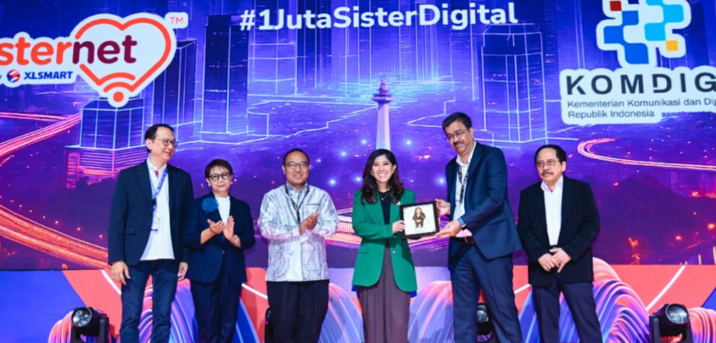 Menteri Komunikasi dan Digital Meutya Hafid dalam Forum XLSmart for Business Bravo 500 Summit 2025 di Ritz-Carlton Pacific Place, Jakarta Selatan, Kamis (24/7/2025) mengatakan Sisternet dapat menjadi langkah konkret untuk menjawab tantangan kesenjangan digital antargender.
