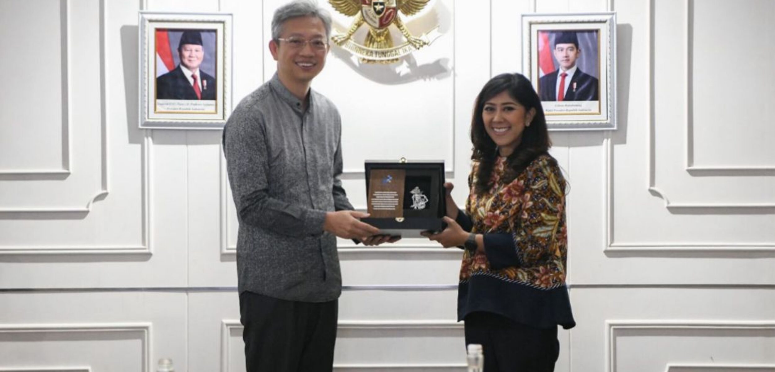 Menteri Komunikasi dan Digital Meutya Hafid saat bertemu dengan Duta Besar Tiongkok untuk Indonesia Wang Lutong di Gedung Sapta Pesona, Jakarta Pusat, Jumat (25/7/2025) mengatakan dukungan dari Tiongkok diharapkan dapat meningkatkan kemampuan perangkat-perangkat AI yang digunakan di sektor pertanian untuk meningkatkan produksi.