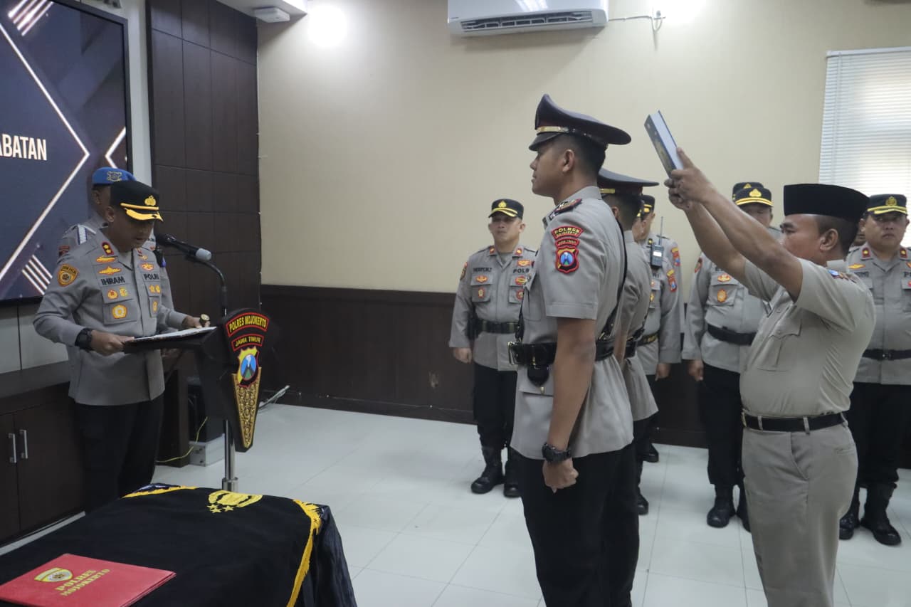 Upacara Serah Terima Jabatan (Sertijab) Kasat Lantas Polres Mojokerto.