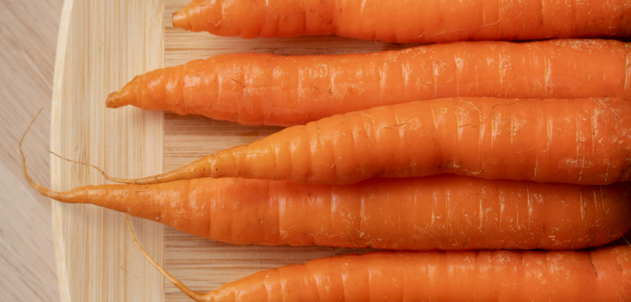 2150321012 1 Ilustrasi bahan pokok wortel.