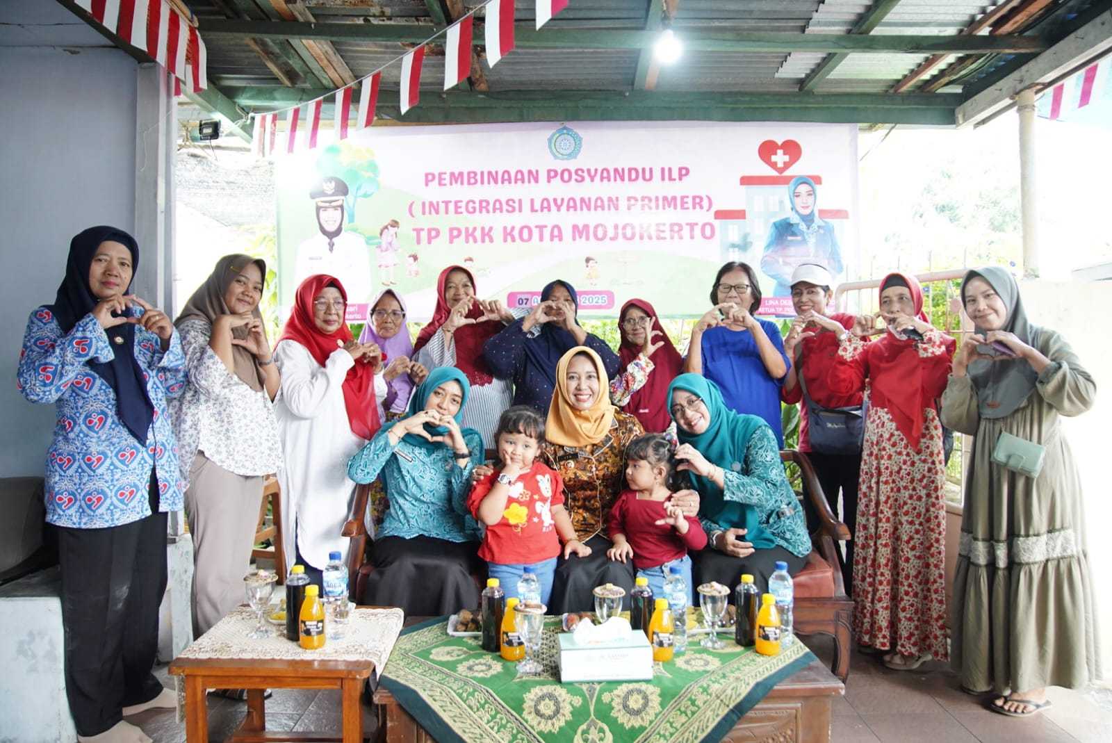 Wali Kota Mojokerto Ika Puspitasari meninjau secara langsung pelaksanaan Posyandu Integrasi Layanan Primer (ILP)