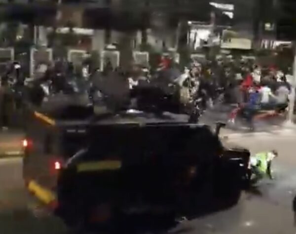 Pengemudi Ojek Online Tewas Terlindas Mobil Brimob Saat Kericuhan Demo di Jakarta
