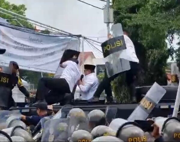 Temui Demonstran, Bupati Pati Sudewo Sampaikan Permintaan Maaf