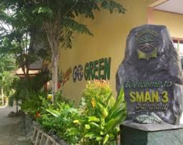 Tekan Kecelakaan Lalu Lintas, SMAN 3 Sampang Ajak Siswa Lebih Peduli Keselamatan