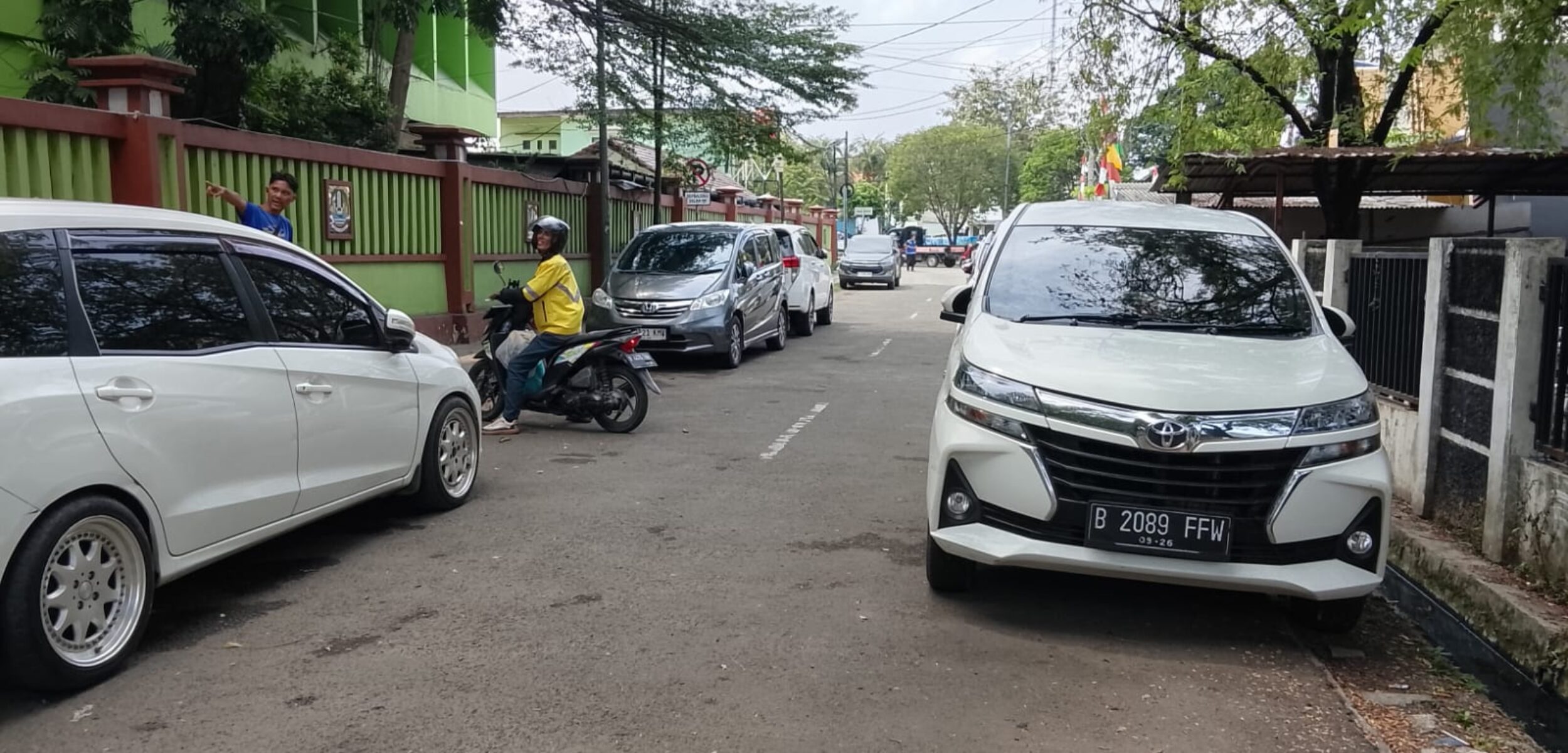 Satpol PP Kota Bekasi Terbitkan Surat Edaran Larangan Parkir di Jalan Umum