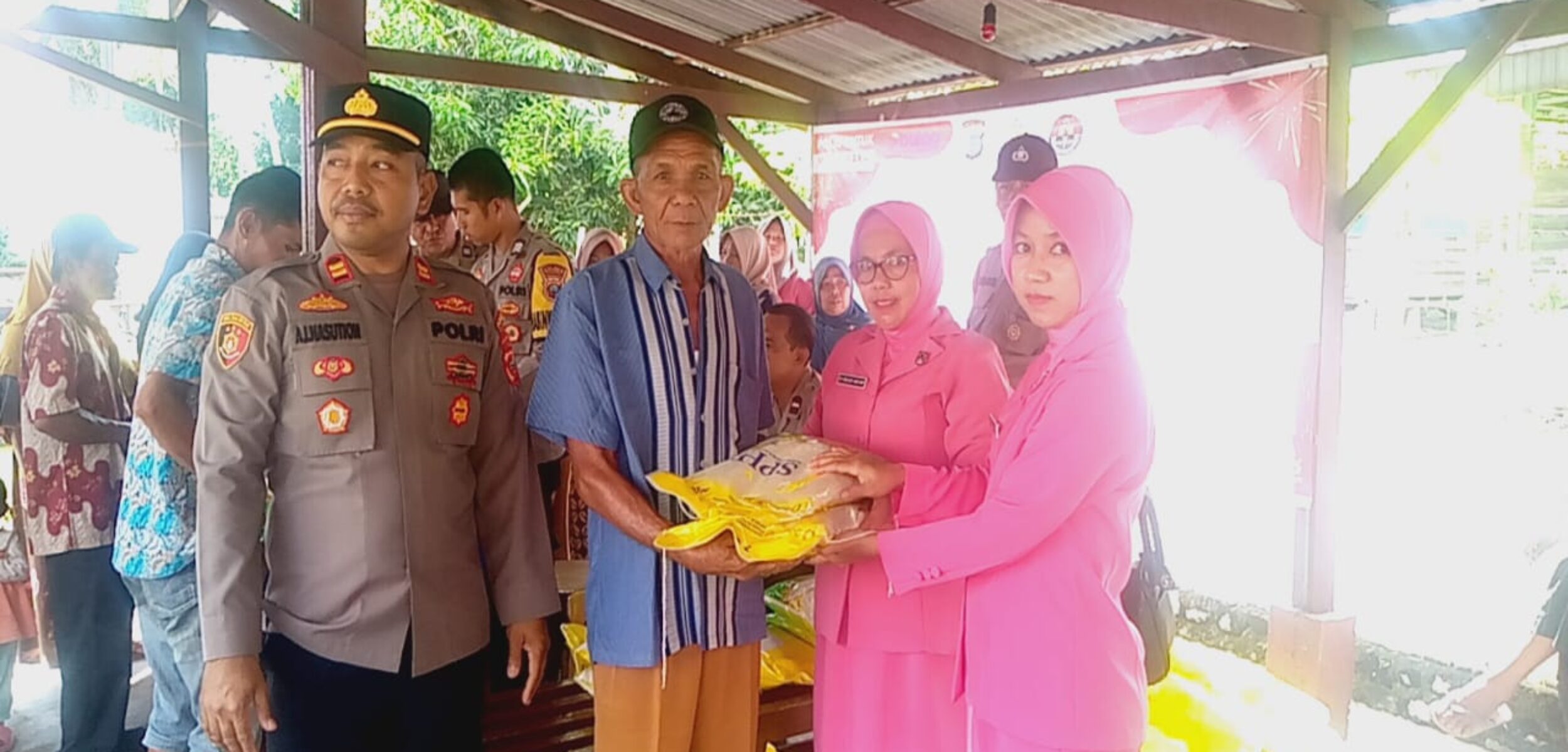 Polres Madina Salurkan 2 Ton Beras Murah