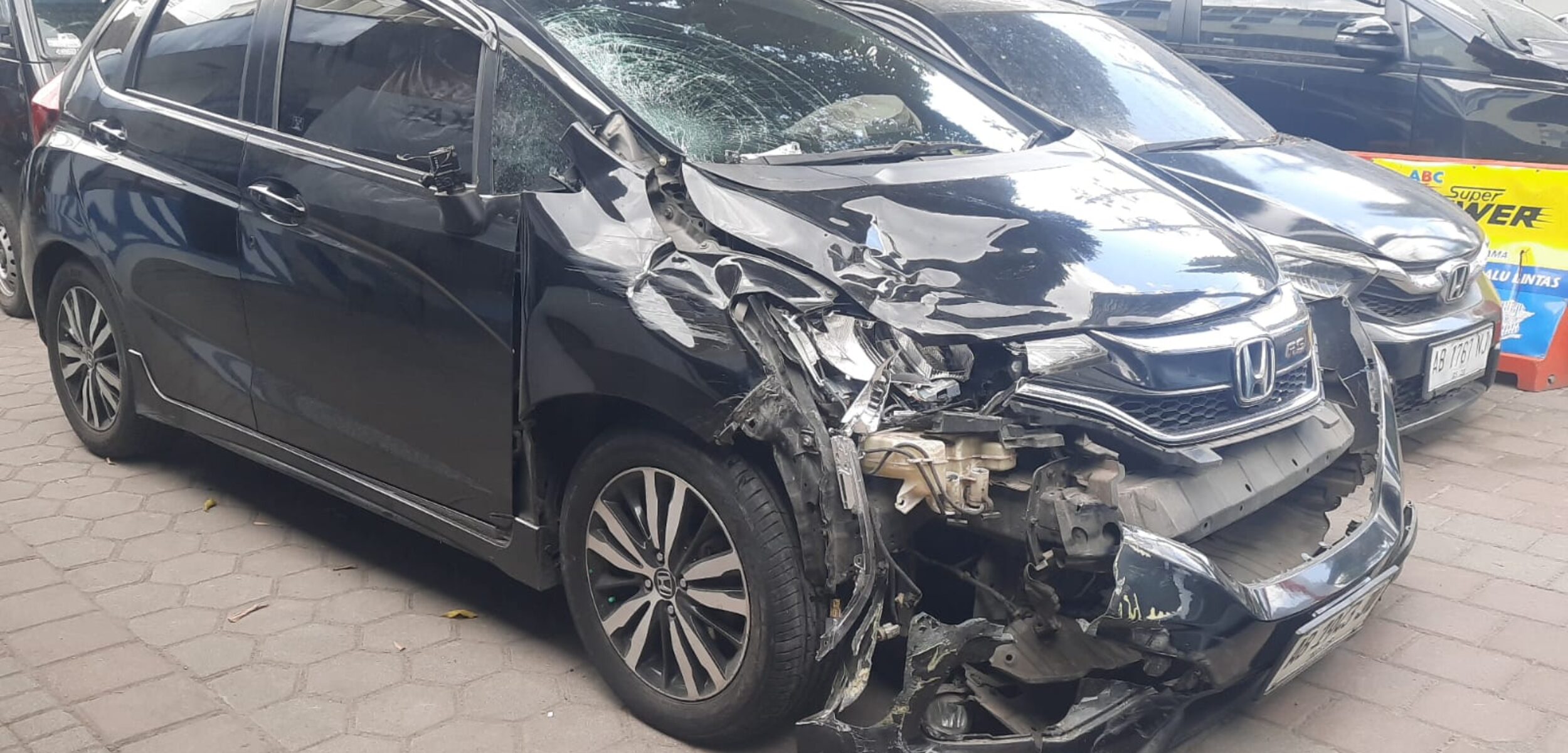 Pulang Dugem, Pengemudi Honda Jazz di Yogyakarta Terobos Lampu Merah dan Tabrak Pemotor Pasutri hingga Korban Meninggal Dunia