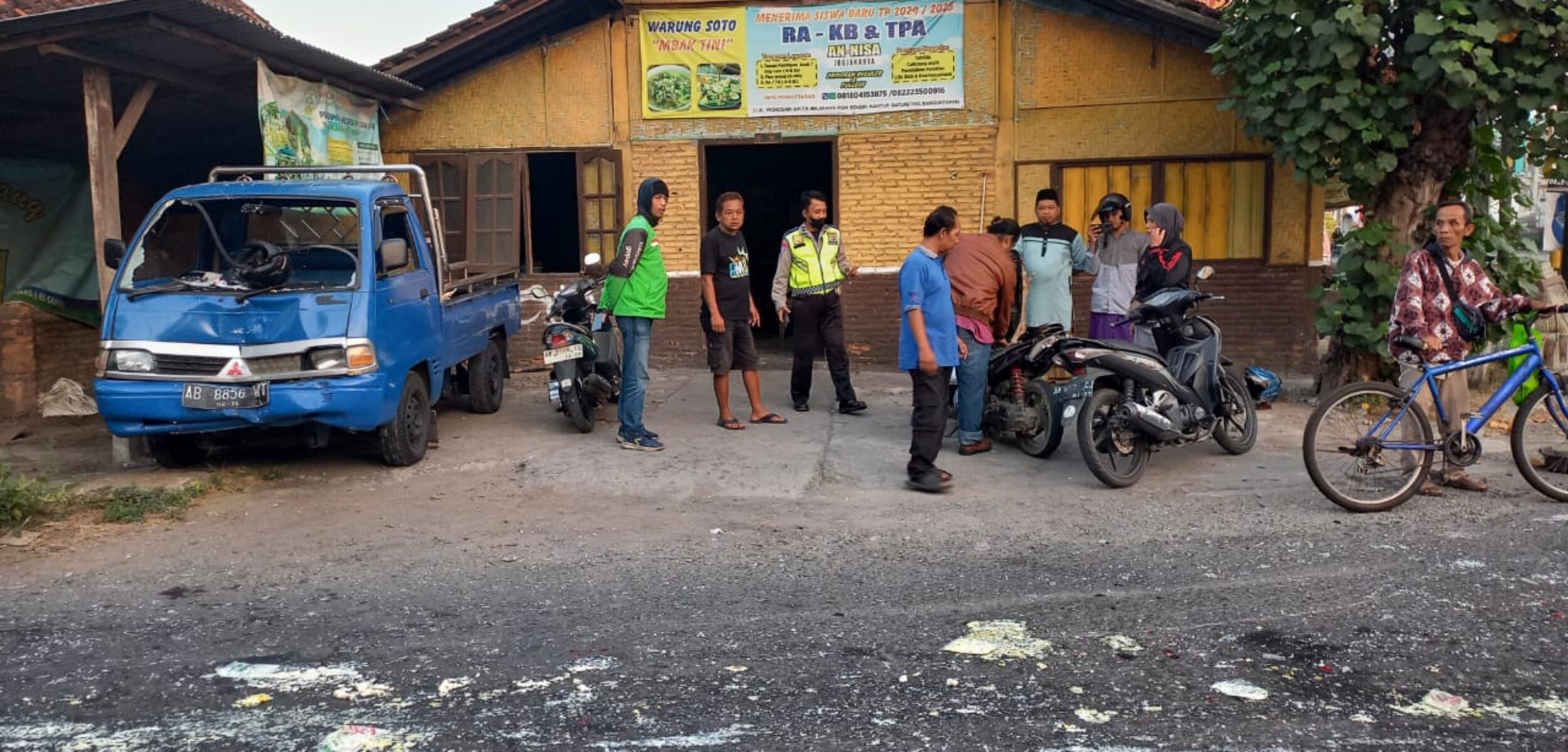 Pengemudi Mobil Pikap Asal Magetan Tabrak 2 Sepeda Motor Saat Lampu Merah