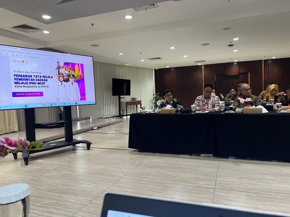 Wali Kota Mojokerto Ika Puspitasari, Ketua DPRD Kota Mojokerto Ery Purwanti dan Sejumlah Pejabat Pemkot mengikuti Rakor IPKD-MCSP di Jakarta, Kamis 14/8/2025 (Kominfo Kota Mojokerto)