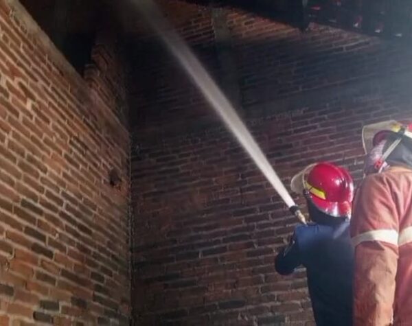 Rumah Warga di Ngoro Mojokerto Ludes Terbakar, 2 Jam Api Baru Bisa Dipadamkan