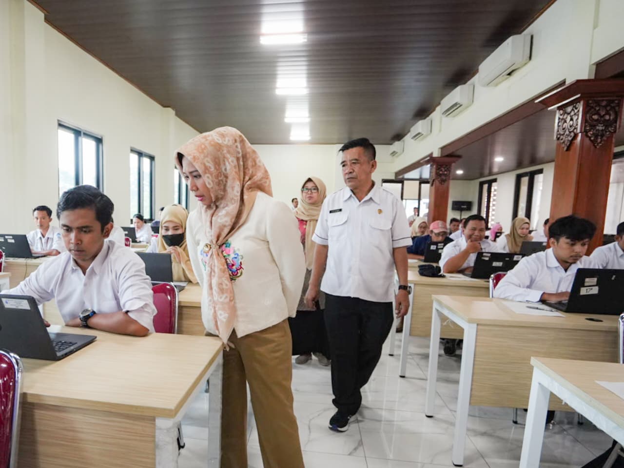 IMG 20250820 WA0056 1 1 Wali Kota Mojokerto meninjau pelaksanaan Try Out CAT PPPK bagi tenaga non ASN (Kominfo Kota Mojokerto)