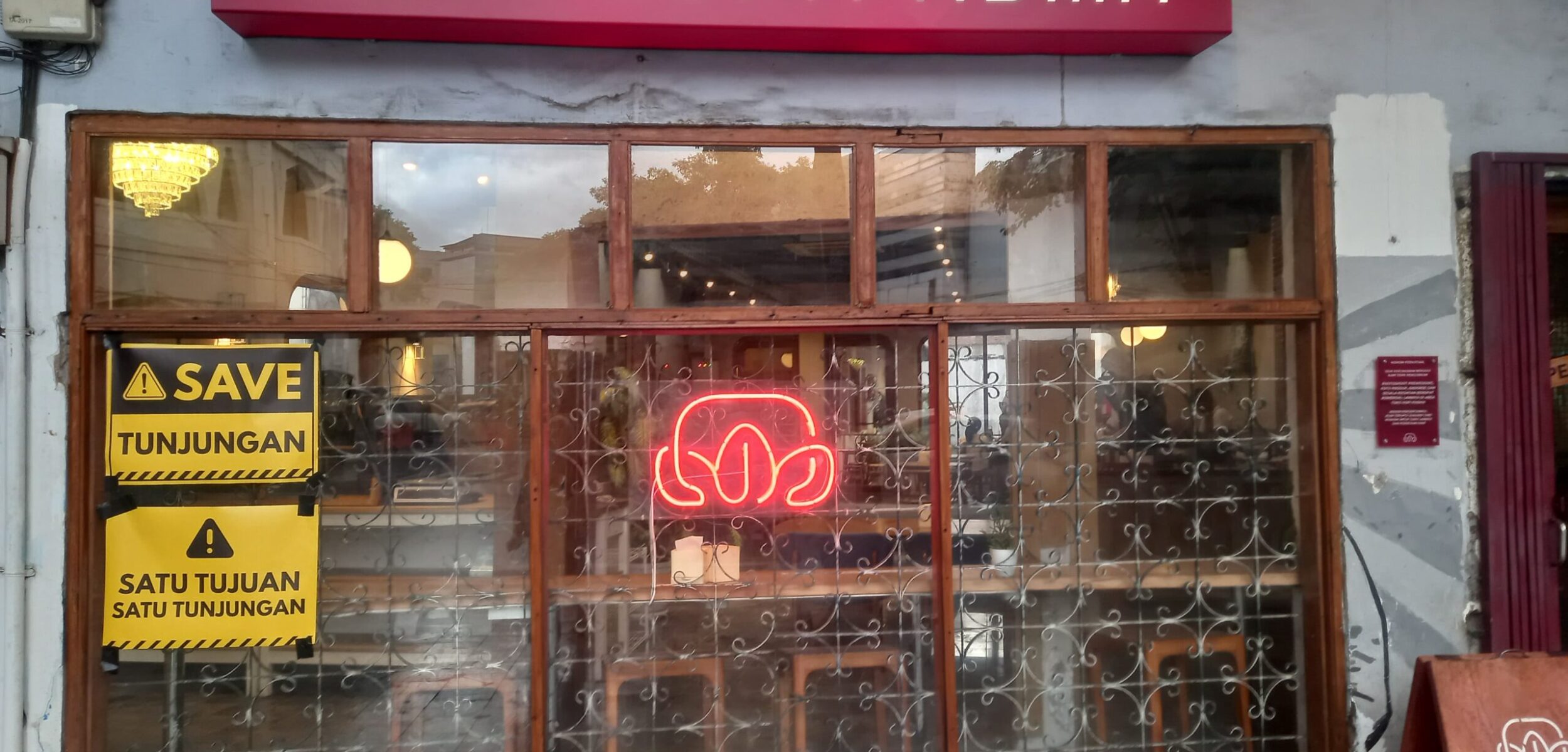 Restoran dan Kafe di Tunjungan Protes Larangan Parkir, Omzet Turun 30 Persen