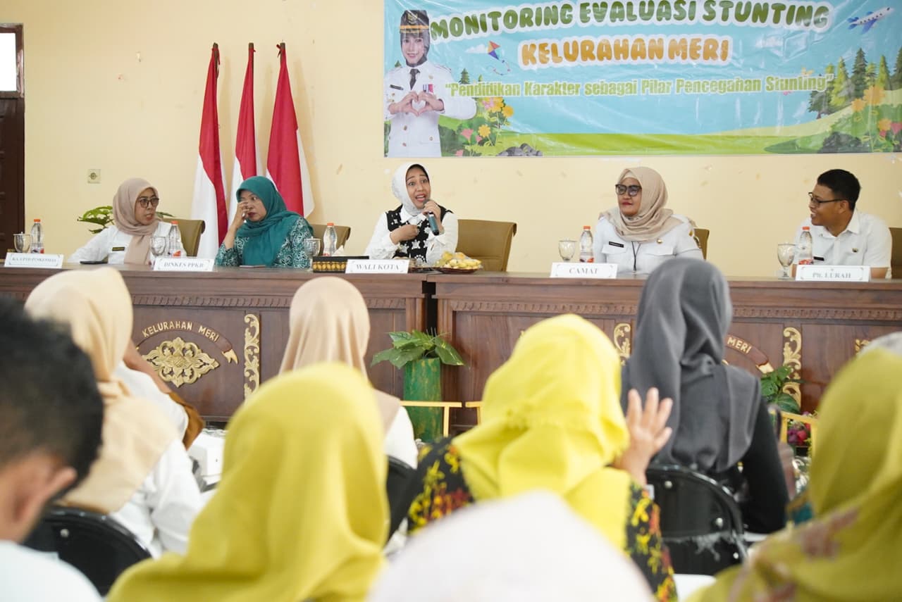 Wali Kota Mojokerto yang akrab disapa Ning Ita memonitoring stunting di Kelurahan Meri, Rabu 20/8/2025 (Kominfo Kota Mojokerto)