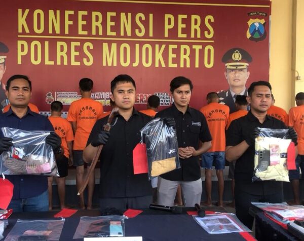Geger, Polres Mojokerto Bongkar Komplotan Curanmor dan Penjambretan, 8 Pelaku Sekaligus Dibekuk!