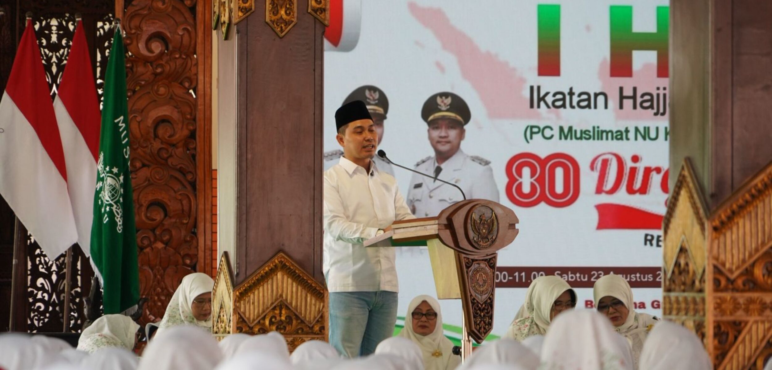Bupati Mojokerto Muhammad Al Barra memberikan sambutan saat menghadiri Silaturahmi Ikatan Hajjah Muslimat Nahdlatul Ulama (IHM-NU) Kabupaten Mojokerto. (Kominfo Kab Mojokerto)