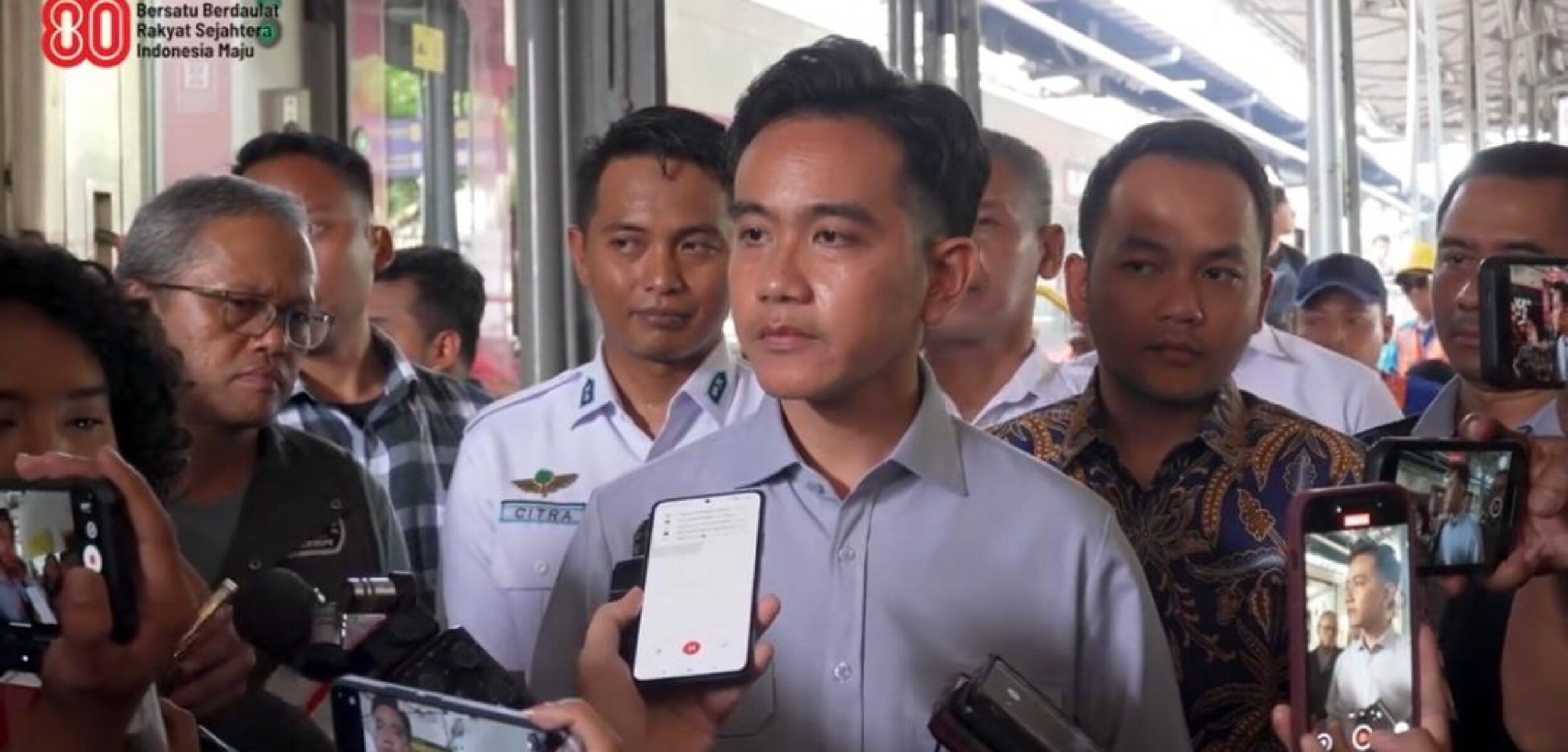 Wapres Gibran Tanggapi Usulan DPR Soal Gerbong Kereta Api Khusus Merokok