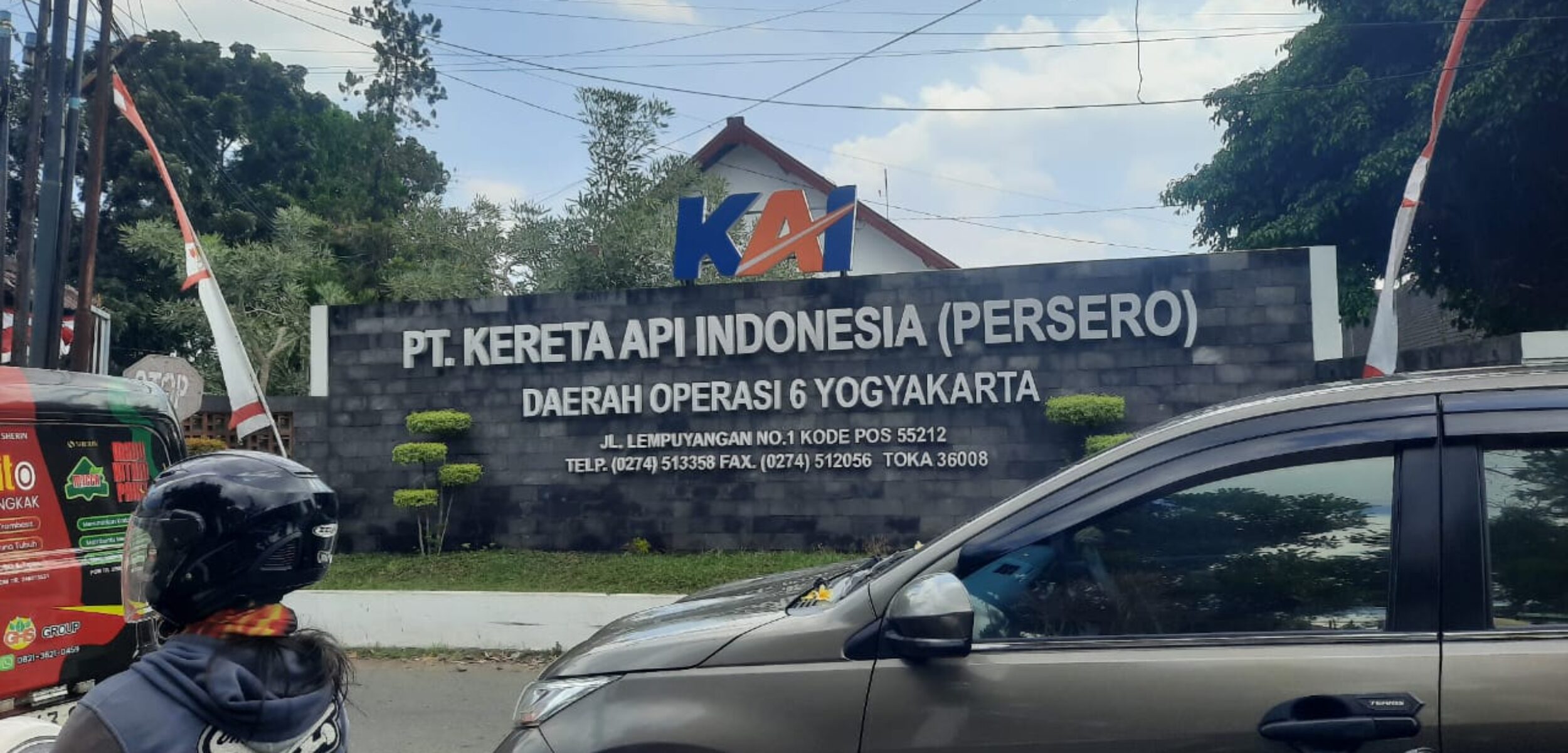 Imbas Kerusuhan Antar Suporter Sepak Bola di Yogyakarta, Kaca Pintu Stasiun Lempuyangan Pecah