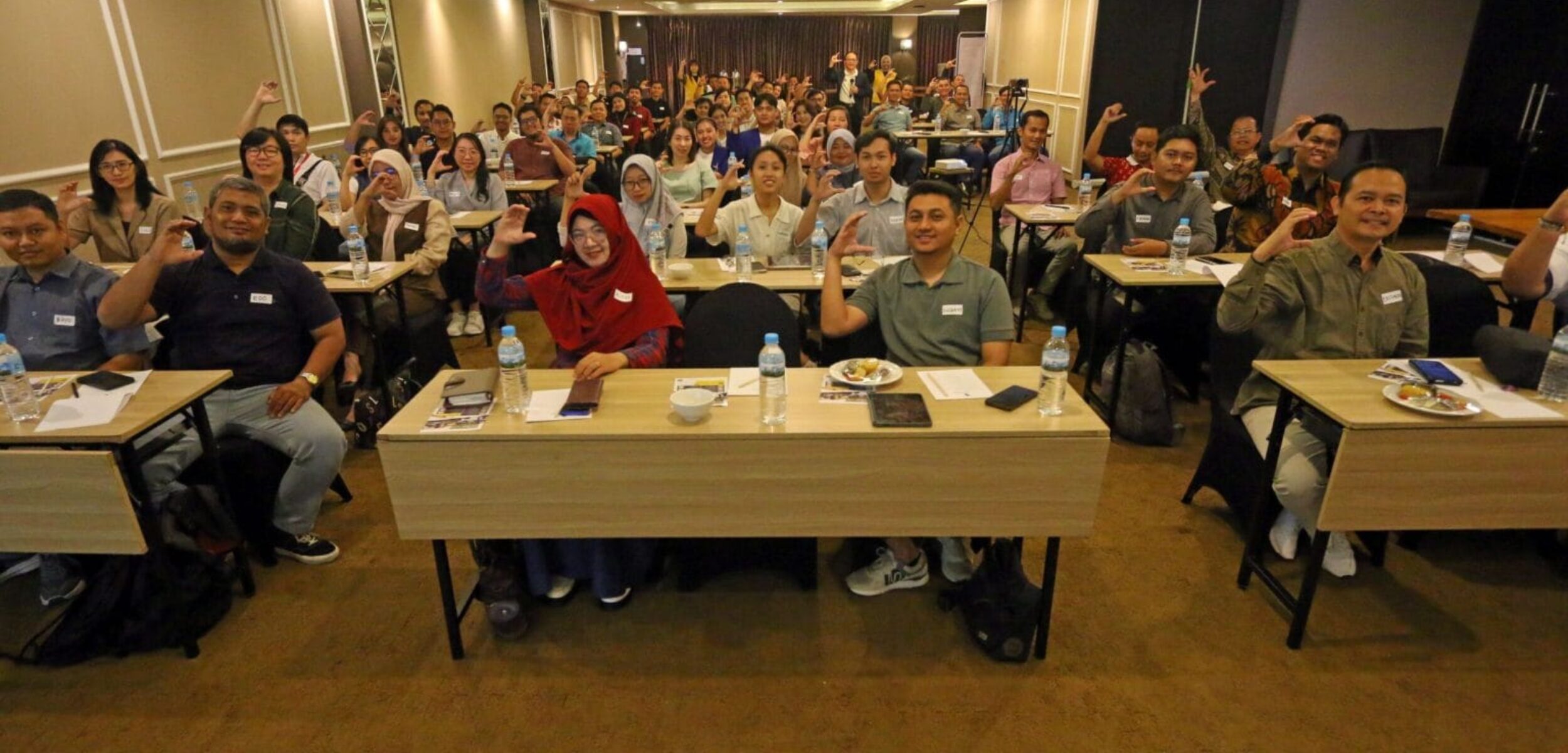 Belajar Sales Ala Avengers, Dr. Sandy Wahyudi Bongkar Rahasia 5 Tipe Superhero Marketing di Surabaya