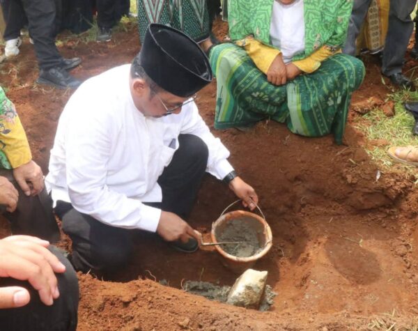 Bupati Sukabumi Letakkan Batu Pertama Pembangunan Gedung MUI Kabupaten Sukabumi