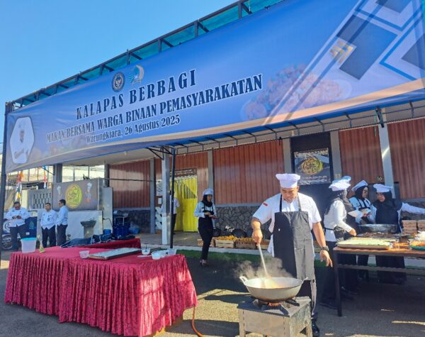Kalapas Warungkiara Kelas IIA Masak untuk Makan Bersama Warga Binaan