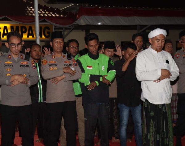 Polres Sampang Gelar Salat Gaib dan Tahlil untuk Driver Ojol Affan Kurniawan