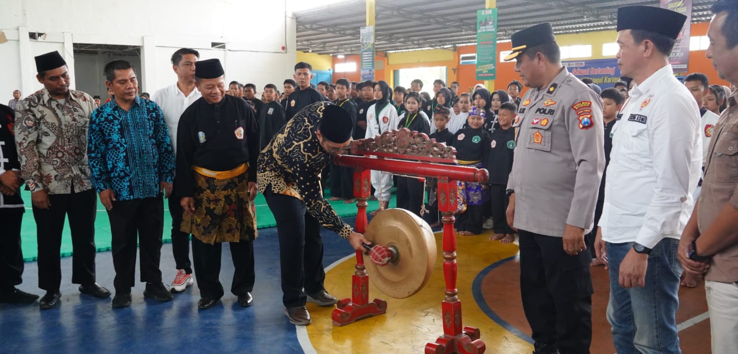 Wakil Bupati Mojokerto Muhammad Rizal Octavian secara resmi membuka Kejuaraan Pencak Silat Piala Bupati Cup 2025. (Kominfo Kab Mojokerto)