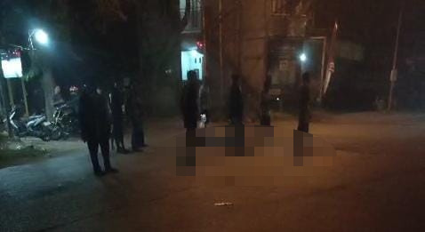 Kondisi korban kecelakaan yang diduga akibat jalan rusak, Syahroni, warga Kecamatan Ngoro, Jalan Raya Desa Awang-awang, Kecamatan Mojosari, Kabupaten Mojokerto, Kamis (14/8/2025) sore (Redaksi / Kabarterdepan.com)