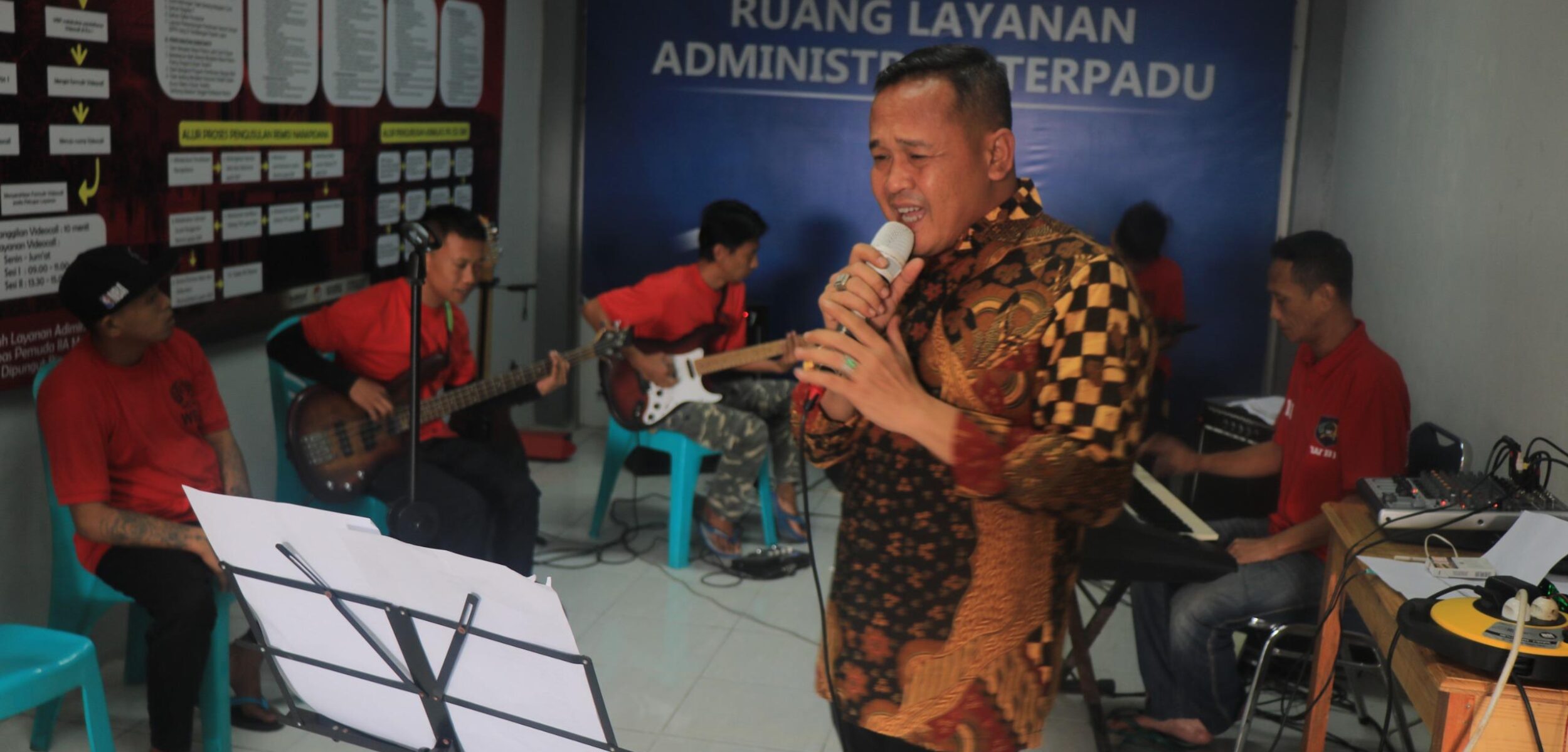 Band warga binaan yang rutin berlatih di Lapas Pemuda Kelas IIA Madiun. (Humas Lapas Pemuda Madiun)