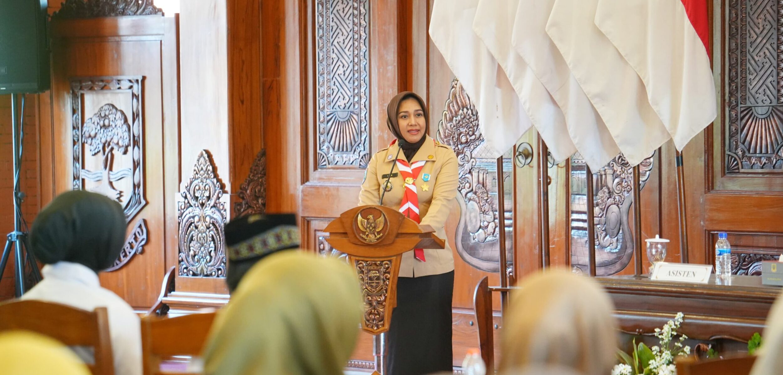 Wali Kota Mojokerto Ika Puspitasari bersama Wakil Wali Kota Rachman Sidharta Arisandi secara langsung bertatap muka dengan perwakilan anak-anak Kota Mojokerto dalam acara "Temu Anak dengan Kepala Daerah"