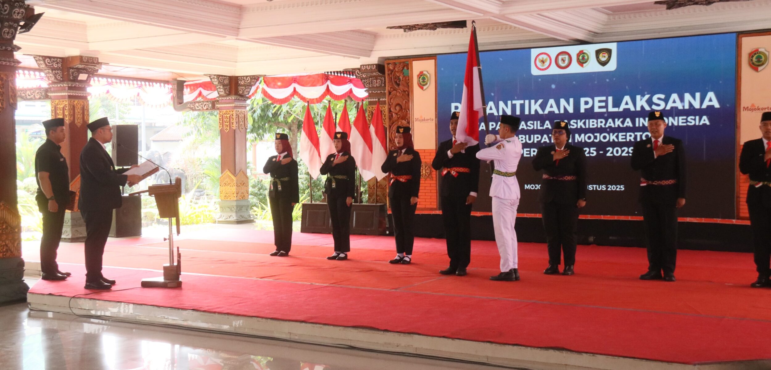 Wakil Bupati Mojokerto M. Rizal Octavian secara resmi melantik jajaran pengurus Duta Pancasila Paskibraka Indonesia Kabupaten Mojokerto periode 2025–2029.
