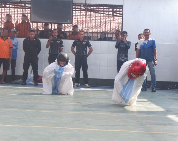 Balap Karung Meriahkan HUT Ke-80 RI di Lapas Mojokerto, Tumbuhkan Kebersamaan WBP dan Petugas