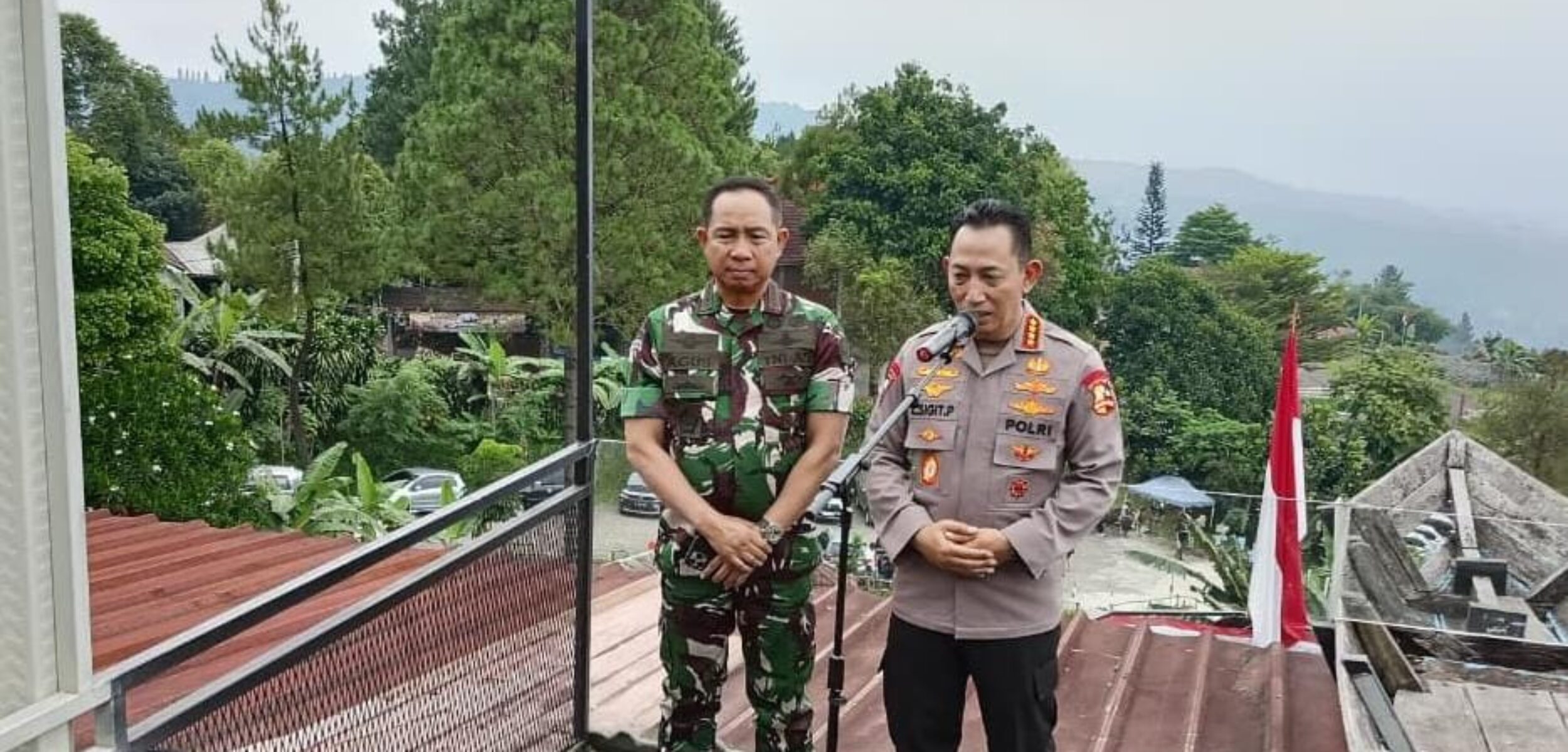 Kapolri Jenderal Pol. Listyo Sigit Prabowo menegaskan bahwa Polri bersama TNI akan mengambil langkah tegas sesuai ketentuan undang-undang untuk memulihkan situasi keamanan
