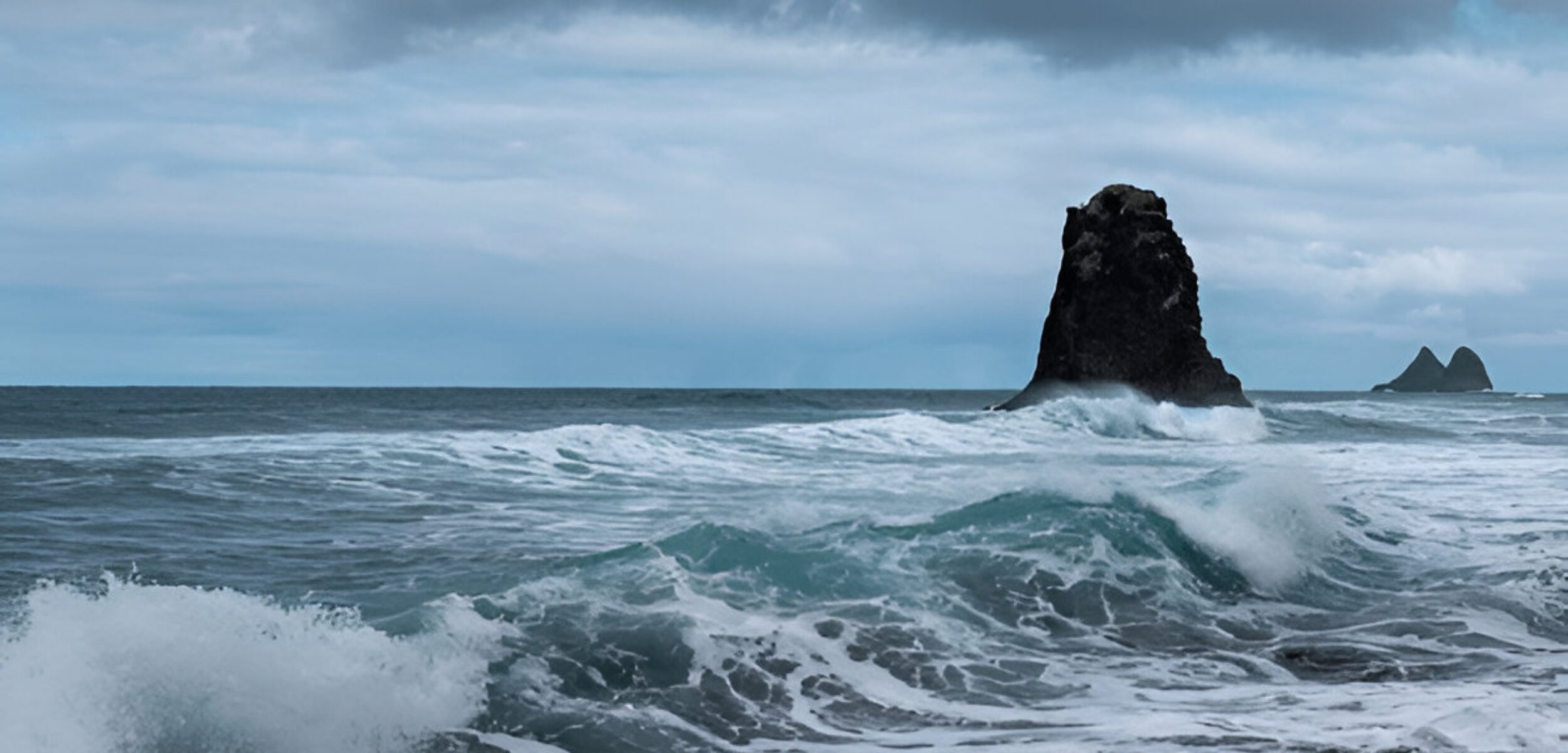 Hujan Ekstrem, BMKG Ingatkan Wisatawan Waspadai Angin Kencang dan Gelombang Tinggi