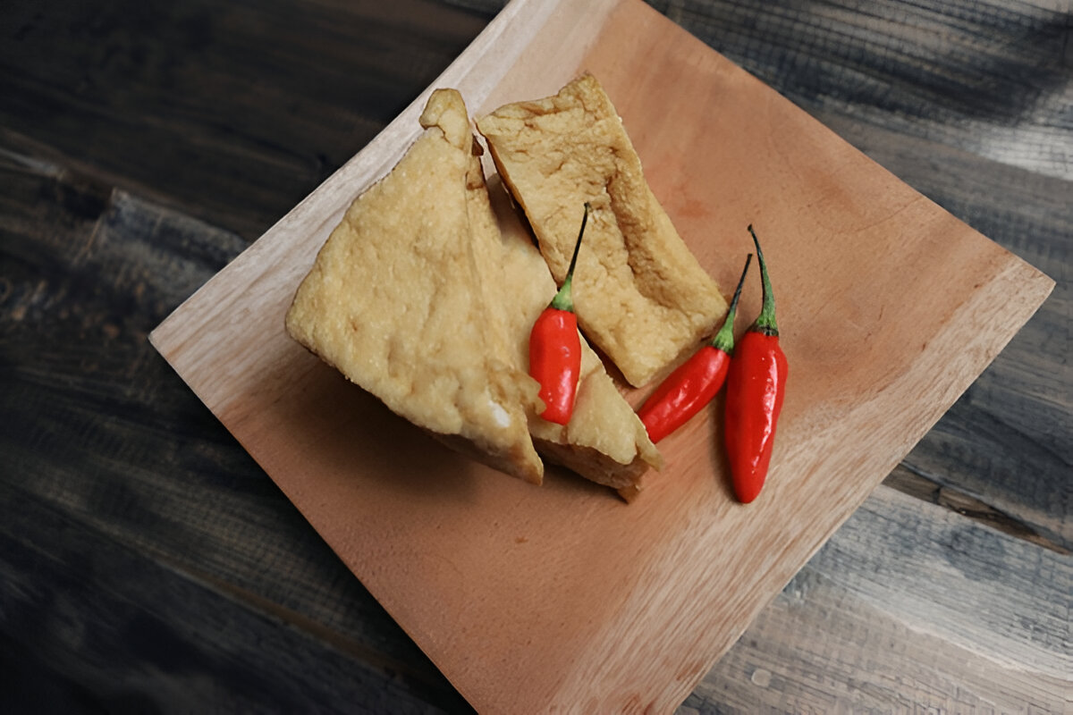 steptodown.com517389 1 Ilustrasi bahan pokok cabai merah dan tahu.