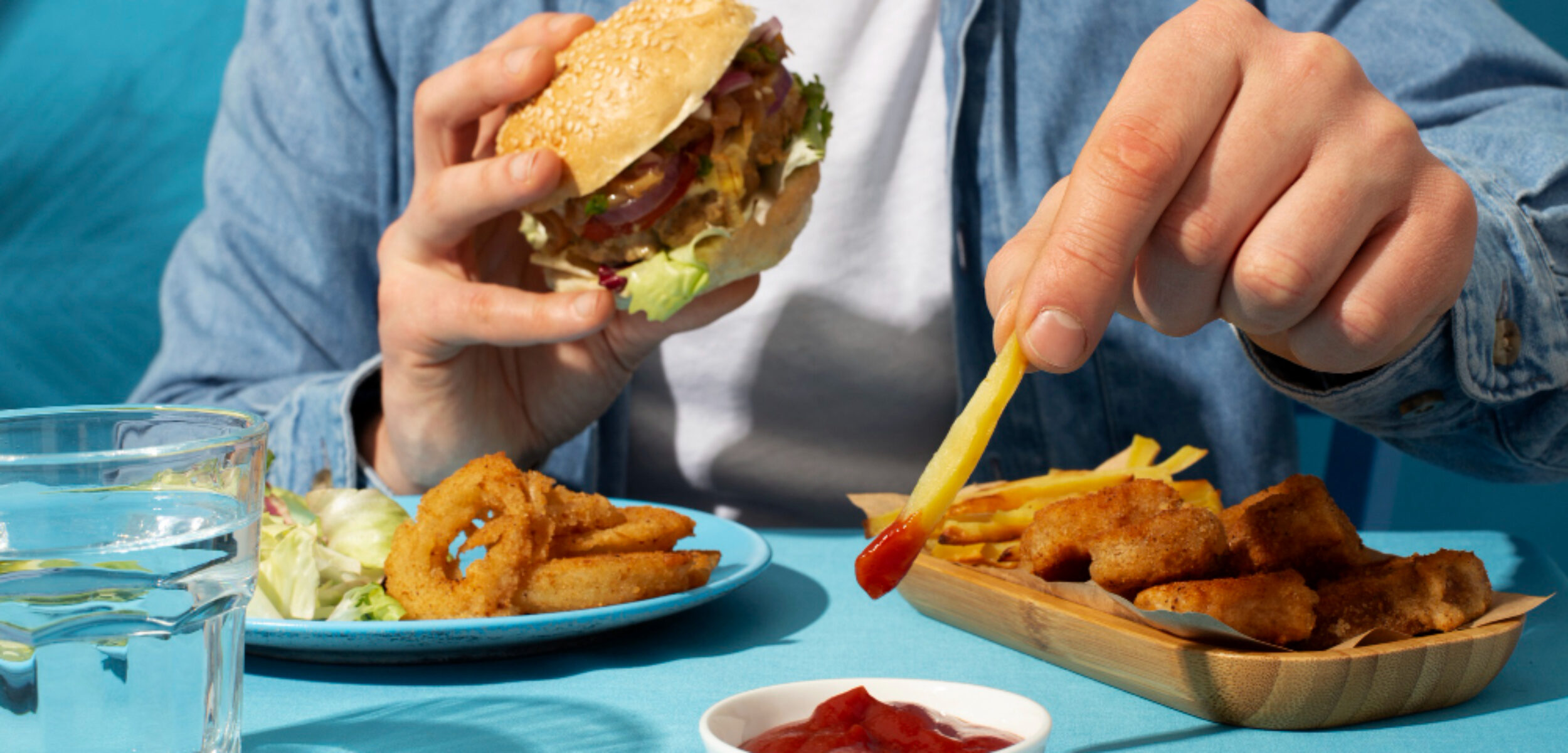 Ilustrasi pola makan yang bisa merusak kesehatan otak. (Freepik)