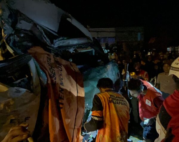 Tabrakan Maut Dua Truk di Mojokerto, Sopir Tewas Terjepit Kabin Usai Adu Banteng