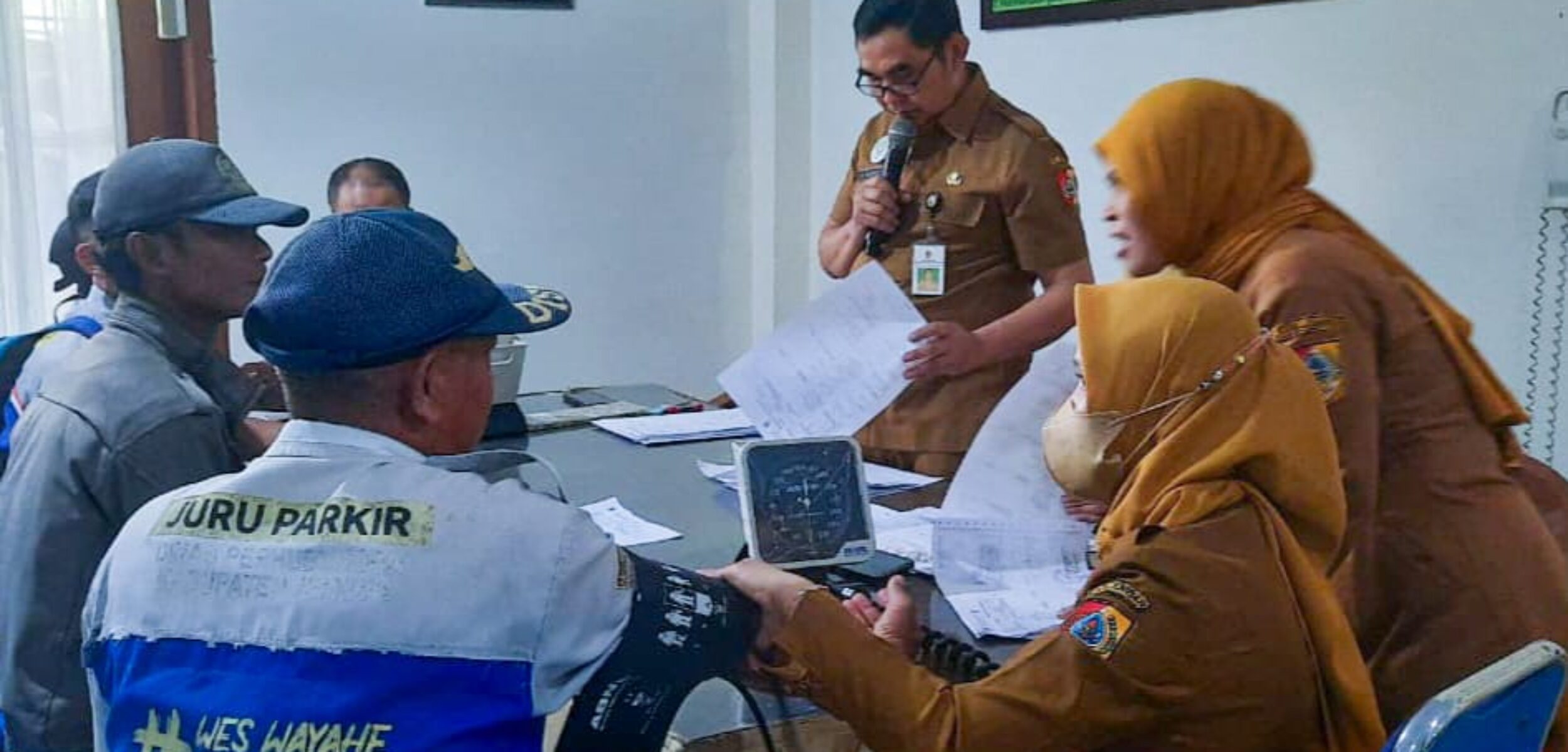 Pemkab Jember Fasilitasi Layanan General Cek Up Gratis untuk Jukir dan  Driver Ojol