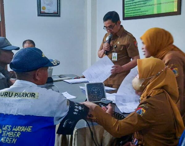 Pemkab Jember Fasilitasi Layanan General Cek Up Gratis untuk Jukir dan  Driver Ojol