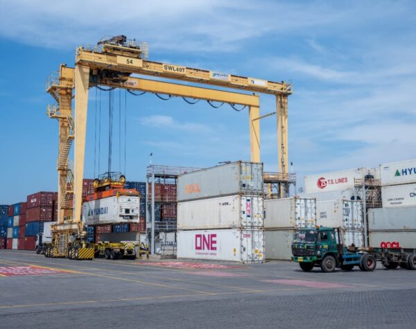 Arus Peti Kemas Internasional di TPS Surabaya Tumbuh 1,05% pada Januari–Agustus 2025