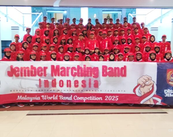 Ketua IDCA Jember Melepas Tim Jember Marching Band Menuju Kejuaraan di Malaysia
