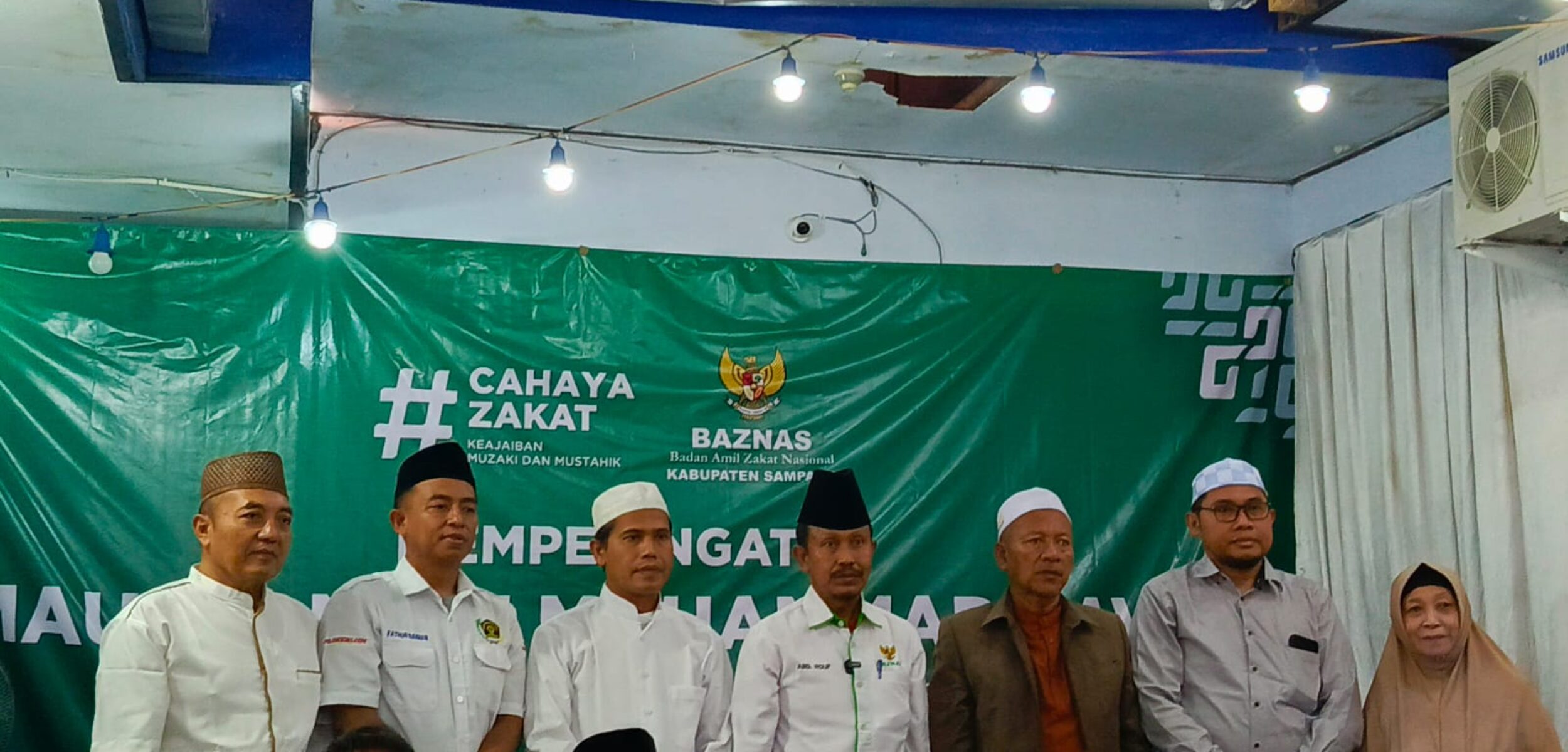 Baznas Sampang Gelar Maulid Nabi, Salurkan Bantuan Beasiswa dan Modal Usaha