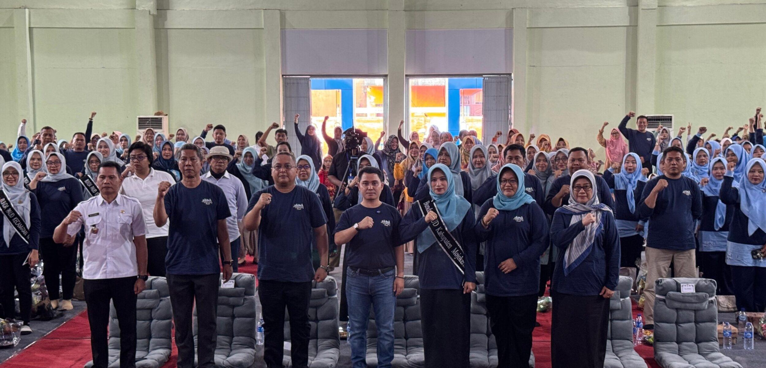Bupati Mojokerto Muhammad Al Barra bersama Bunda PAUD Kabupaten Mojokerto Shofiyah Hanak Al Barra mengadakan Gebyar Lomba Kreativitas Anak dan Guru. (Kominfo Kab Mojokerto)