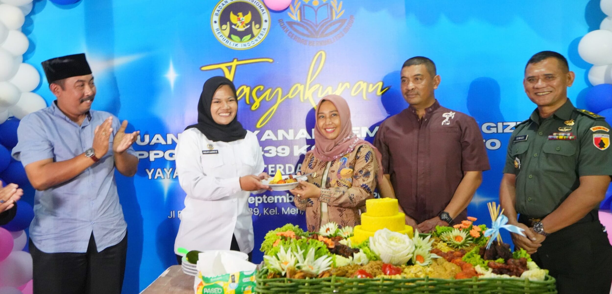 Wali Kota Mojokerto yang akrab disapa Ning Ita meresmikan Satuan Pelayanan Pemenuhan Gizi (SPPG) Meri 439 yang berlokasi di Gedung Badan Gizi Nasional, Senin (15/9/2025) malam (Kominfo Kota Mojokerto)