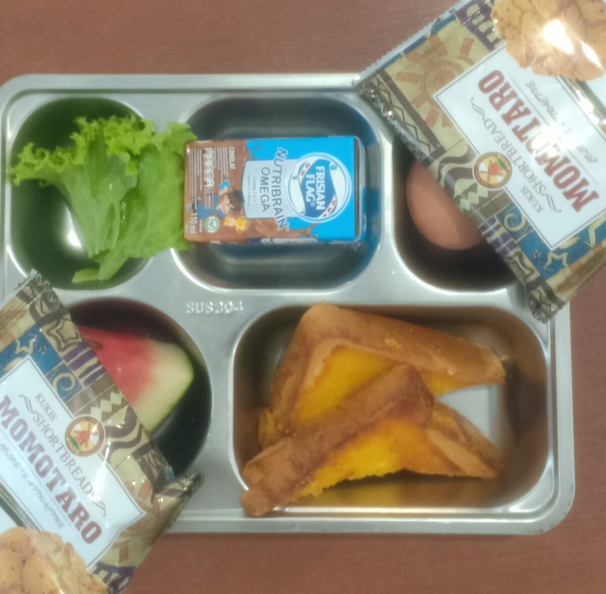 Menu MBG olahan kering SMAN 3 Sampang, Kamis (18/9/2025). (fais/kabarterdepan.com)