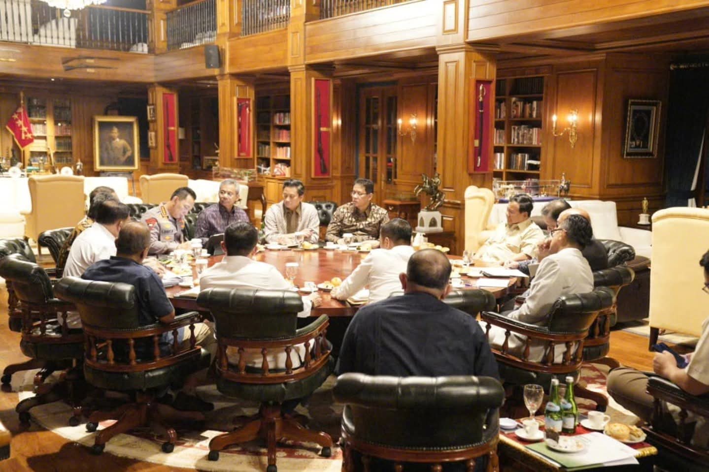 Rapat terbatas Prabowo Subianto di Hambalang, Kamis (18/9/2025) (Foto : Setkab RI)