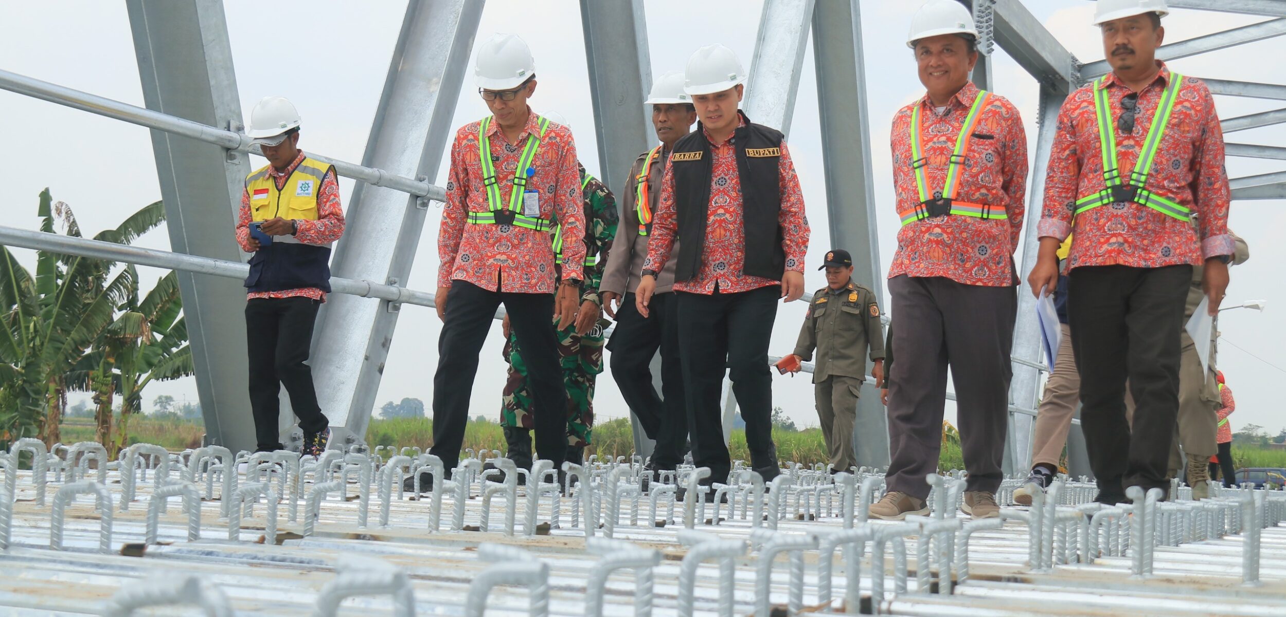 Bupati Mojokerto Tinjau Proyek Infrastruktur Strategis di Dawarblandong, Ini Pesannya
