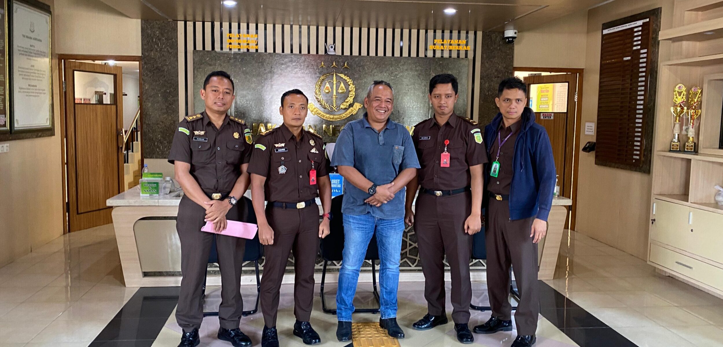 Terrpidana KDRT Ciptadi Haryo Prabowo yang buron 14 tahun ditangkap Kejati DIY, Selasa (23/9/2025). (Kejati DIY for kabarterdepan.com)